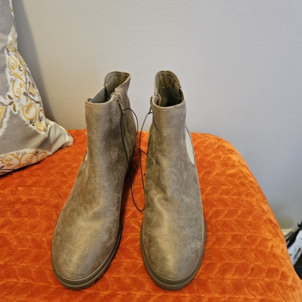 Jellypop Stylish Taupe Ankle Boots